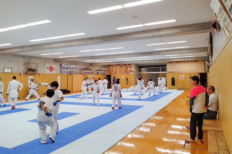 拓殖大学紅陵高等学校 格技館の写真