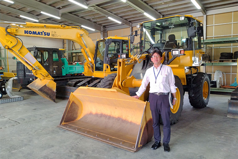 ポリテクセンター君津 ブルドーザーとショベルカーの写真