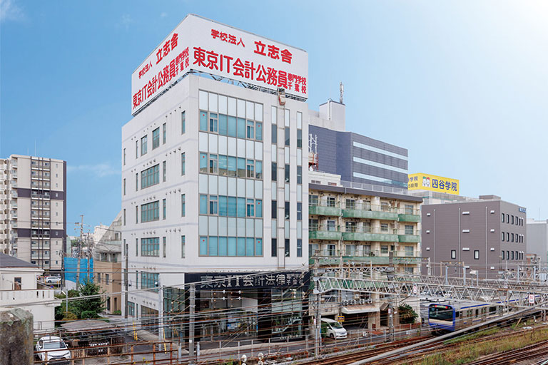 東京IT会計公務員専門学校千葉校 校舎全景の写真