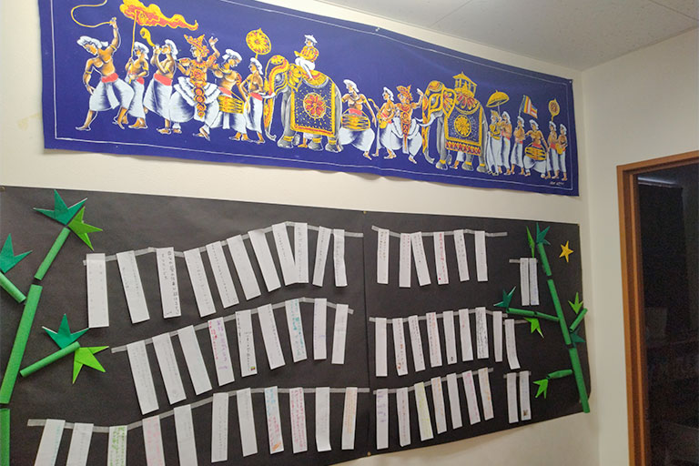 つばさインターナショナル・アカデミー 掲示物(七夕の短冊)の写真